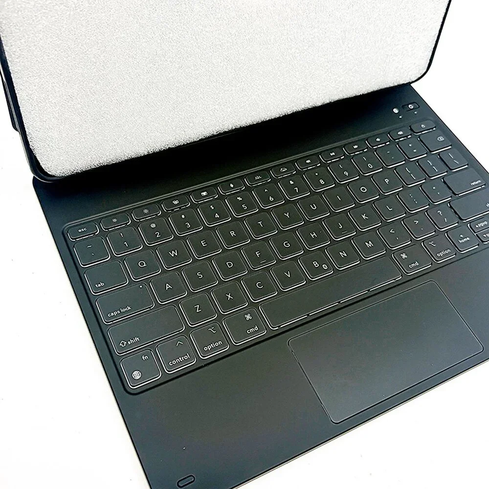 ESR iPad Air 13” Keyboard Case Trackpad Magnetic Rebound 360 Black - Picture 4 of 8